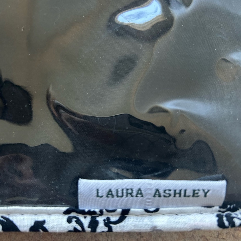 Laura Ashley large toiletry hanging travel pack in black and white design - Picture 5 of 8